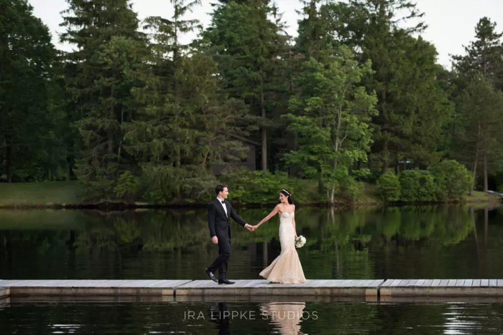 Cedar Lakes Estate wedding bride and groom photoshoot