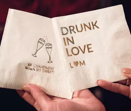napkins drunk in love, NYE wedding