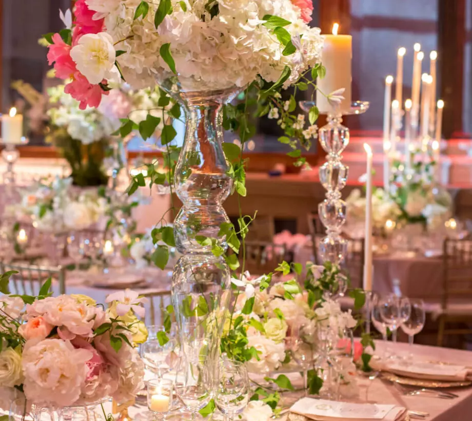 Beautiful wedding table scene, event produced by Leslie Mastin Events.